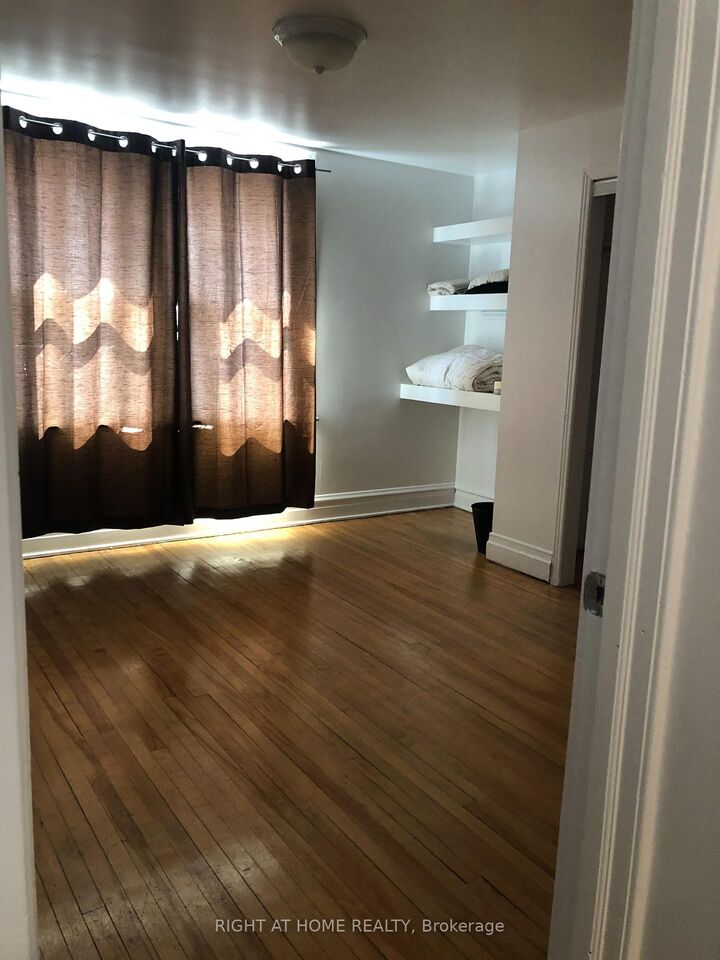 Property Photo:  409B Preston Street 409  ON K1S 4N1 