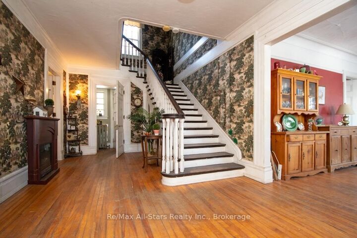 Property Photo: 173 Lindsay Street S ON K9V 2N2