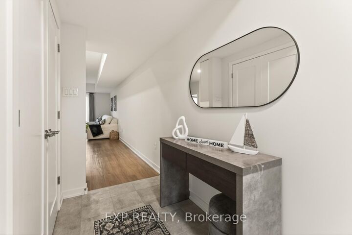 Photo de la propriété:  810 Roger Griffiths Avenue D  ON K2S 3A9 