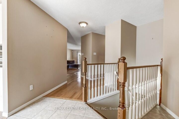 Property Photo:  99 Edgevalley Road 46  ON N5Y 5N1 