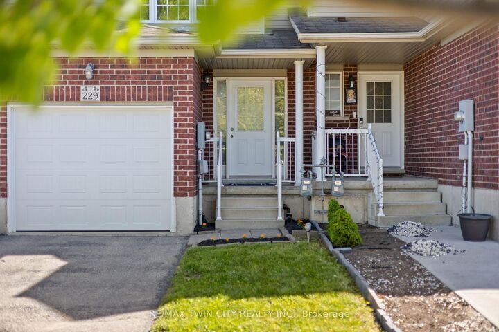 Photo de la propriété:  229 Parkvale Drive  ON N2R 1Y8 