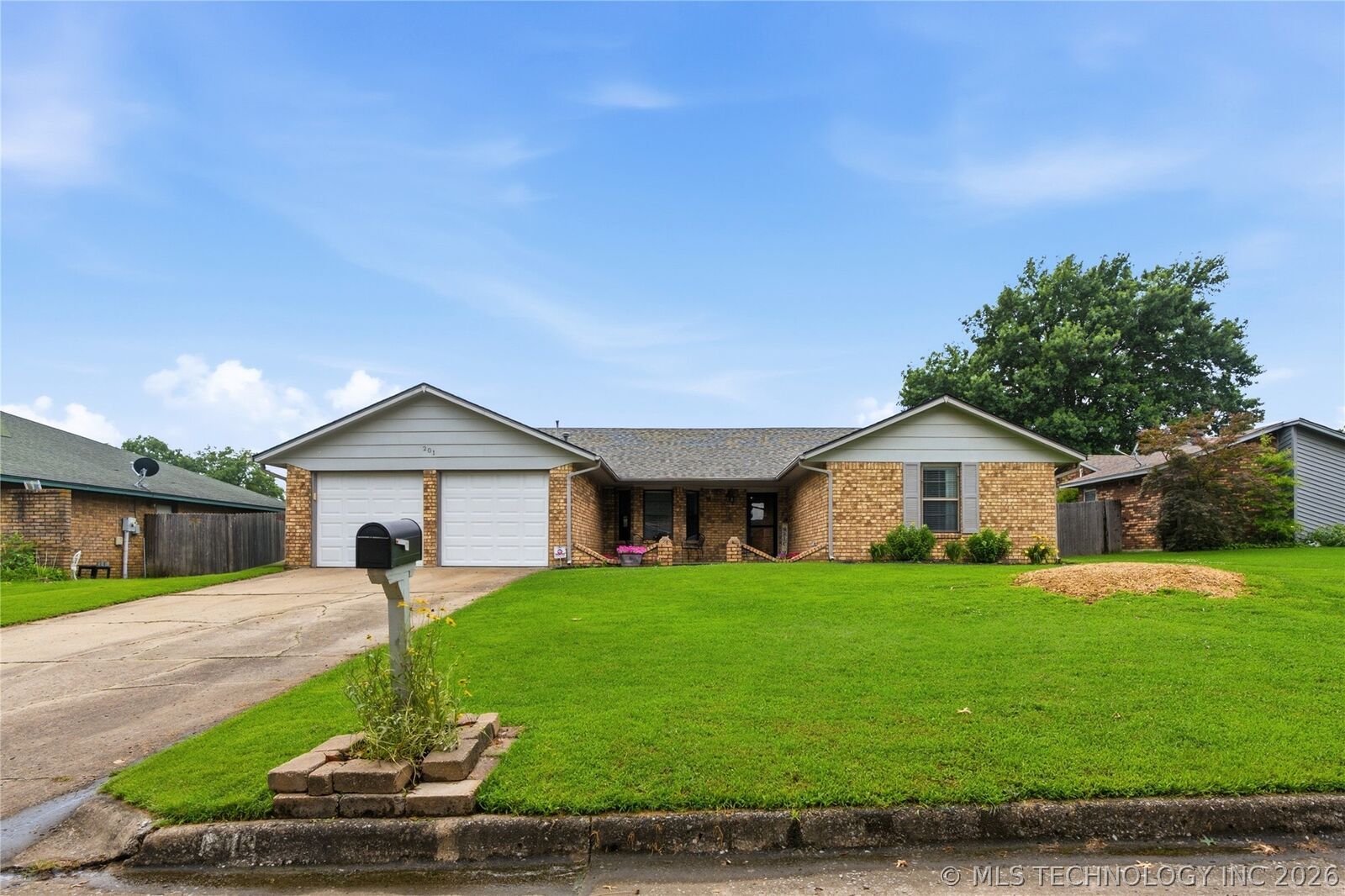 Property Photo:  201 S Crabtree Road  OK 74403 