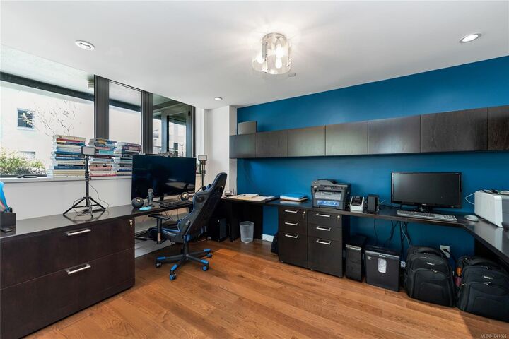 Property Photo: 608 Broughton St #302 BC V8W 1C7