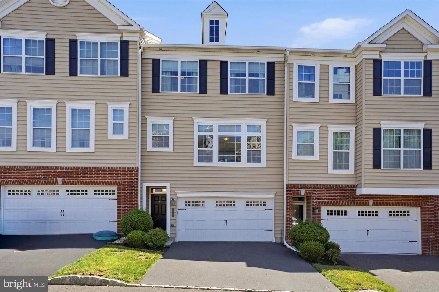 Property Photo:  407 Cope Court  PA 18960 