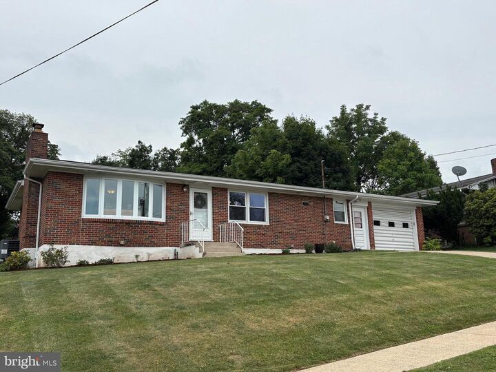 Property Photo:  103 Oak Knoll Road  PA 17070 