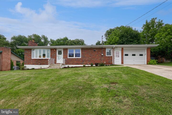 Property Photo: 103 Oak Knoll Road PA 17070