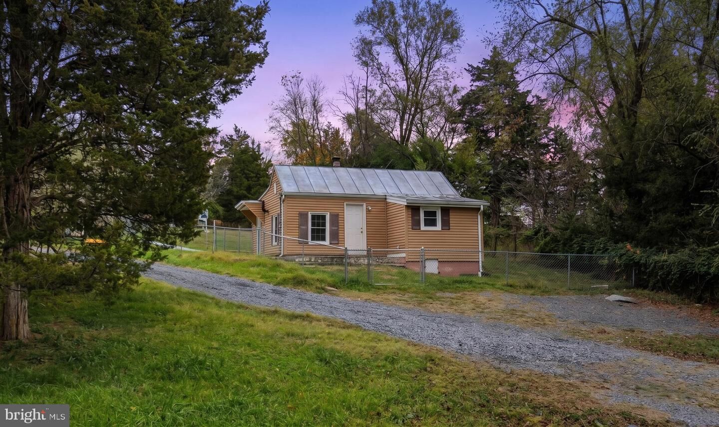 Property Photo: 27292 Old Valley Pike VA 22660