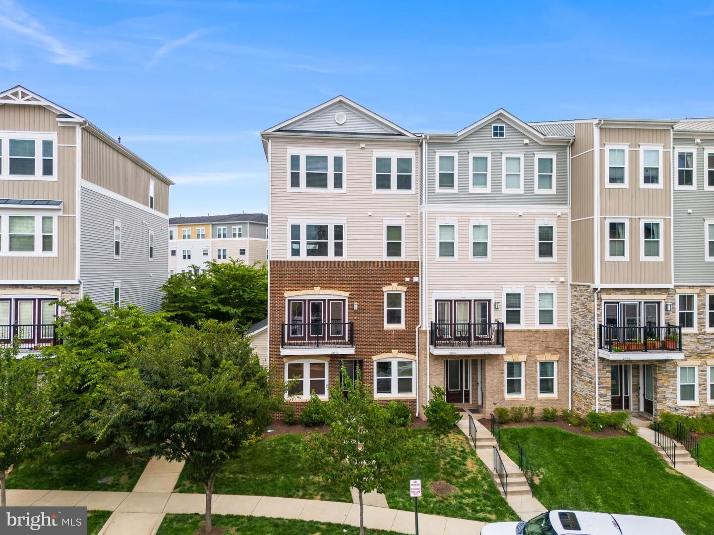 Property Photo:  24592 Rosebay Terrace  VA 20105 