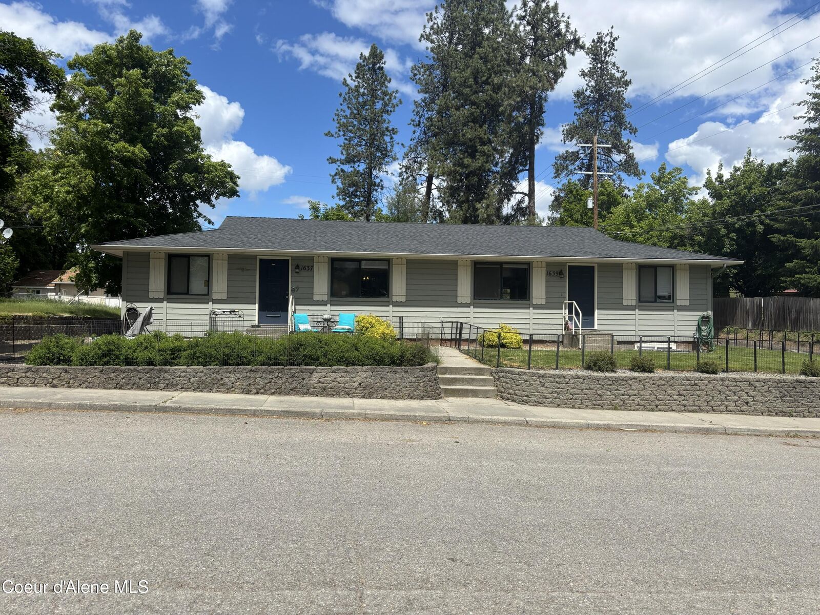 Property Photo:  1637/1639 E Stiner Ave  ID 83815 