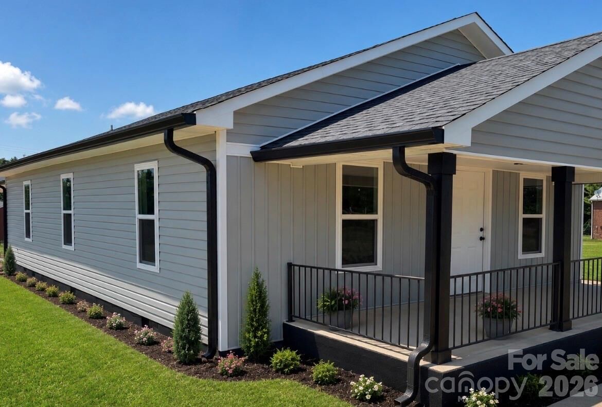 Property Photo: 1810 E Greenbriar Road NC 28677