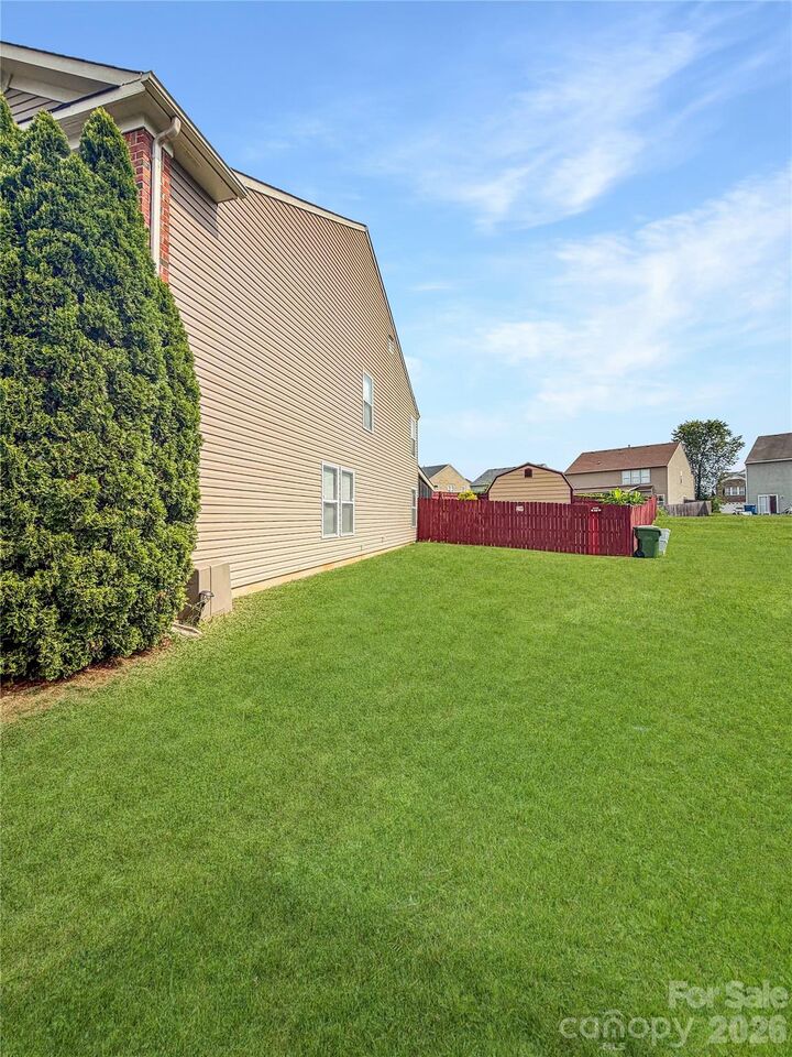 Property Photo: 336 Farm Springs Drive NC 28120