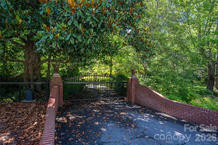Property Photo:  805 S Aspen Street  NC 28092 