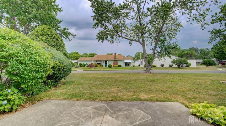 Property Photo:  27 Larch Plaza  NJ 08831 