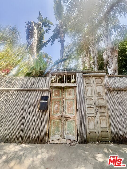 Property Photo: 30 20th Ave CA 90291