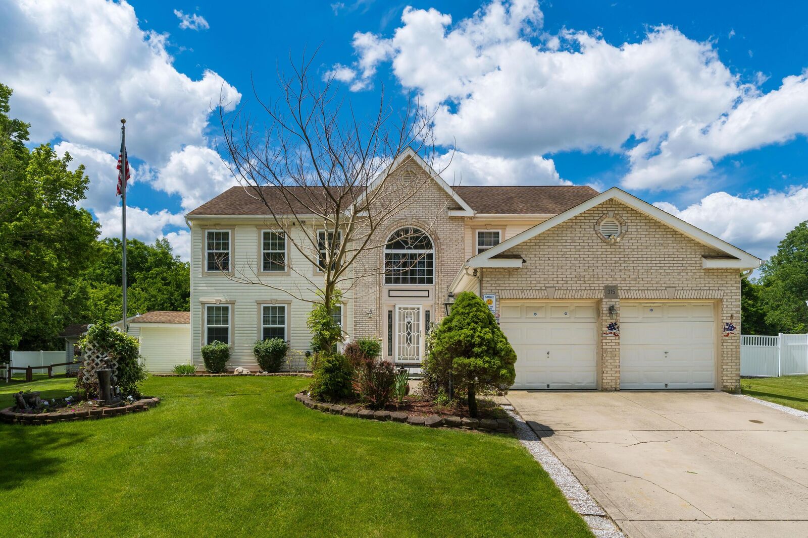 Property Photo: 315 Mackenzie Drive OH 43147