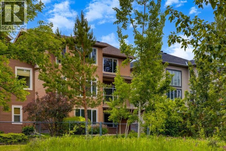 Property Photo:  77 Royal Highland Road Northwest  AB T3G 4Y4 