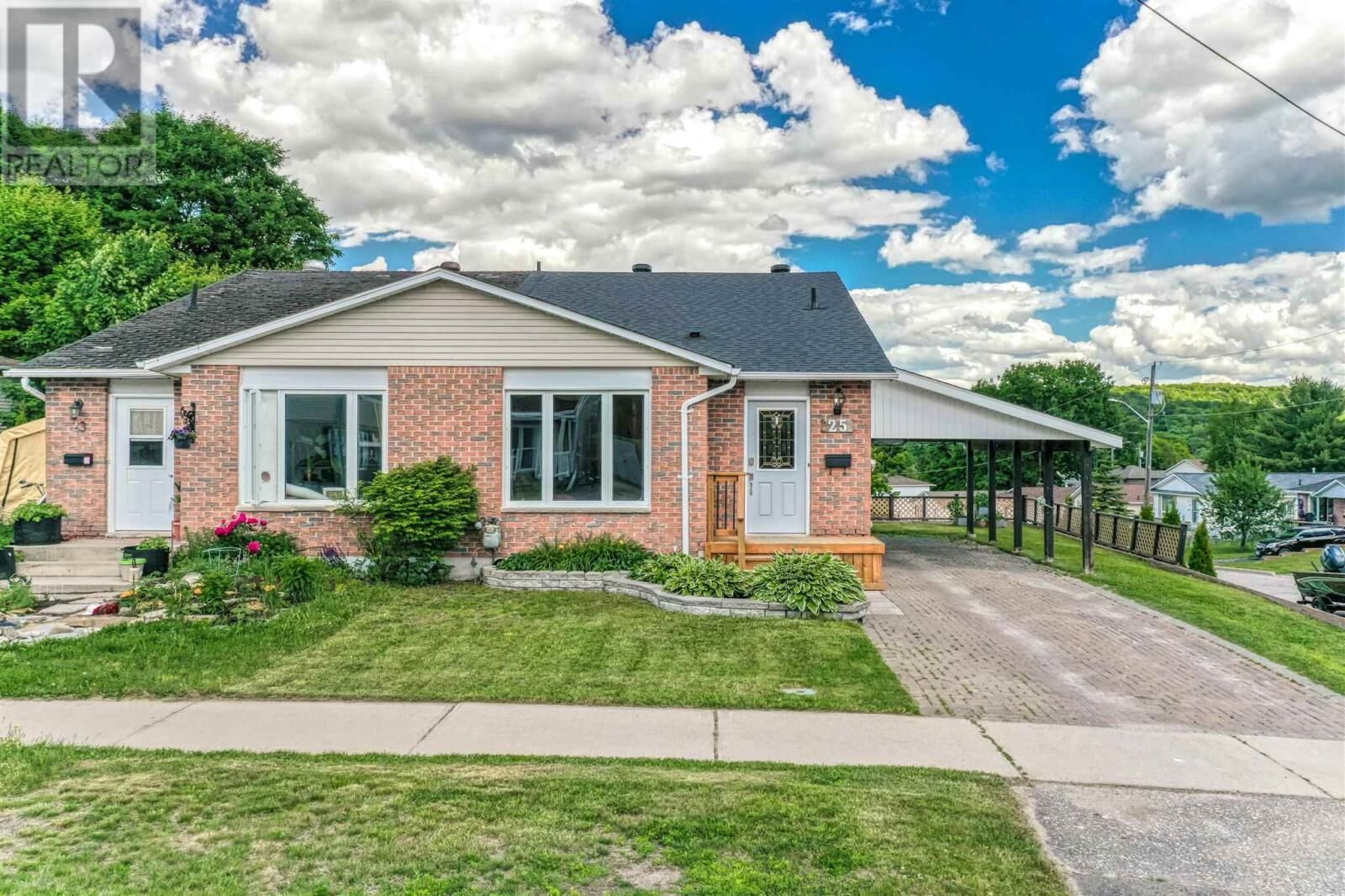 Property Photo:  25 Laprairie Cres  ON P5A 3B7 