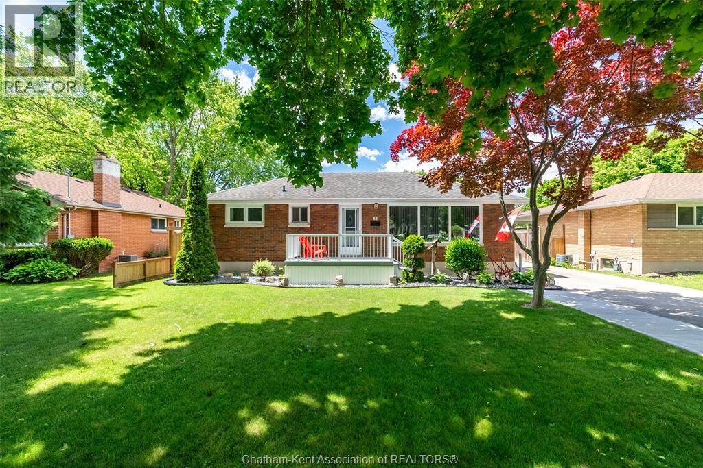 Property Photo:  88 Dunvegan Drive  ON N7M 5A2 