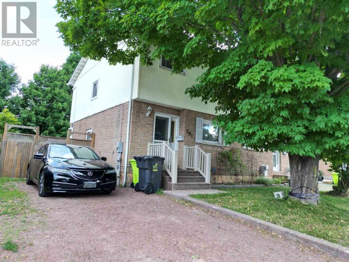 181 Sutton Pl — photo 1