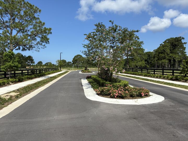 Property Photo: 123 Old Creek Trail FL 32541