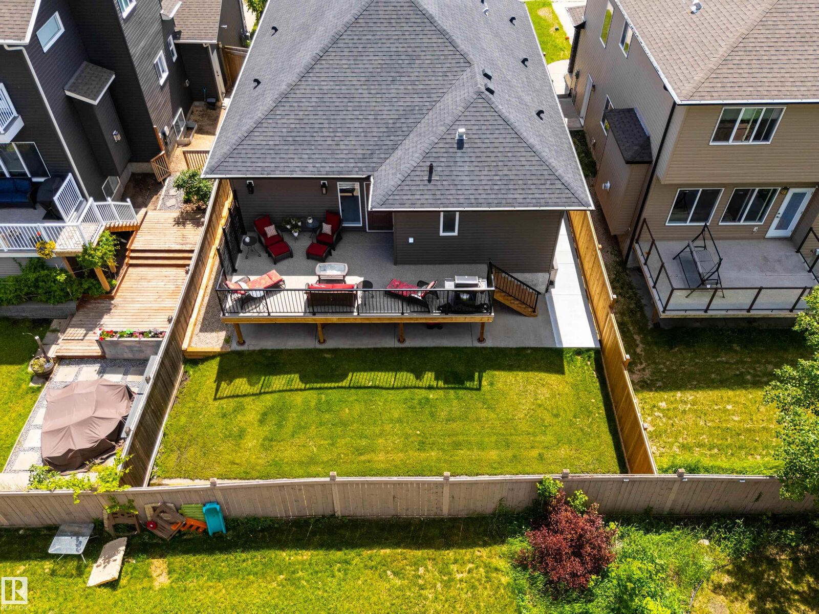 Property Photo:  18 Lakevista Point(E)  AB T4X 0J2 