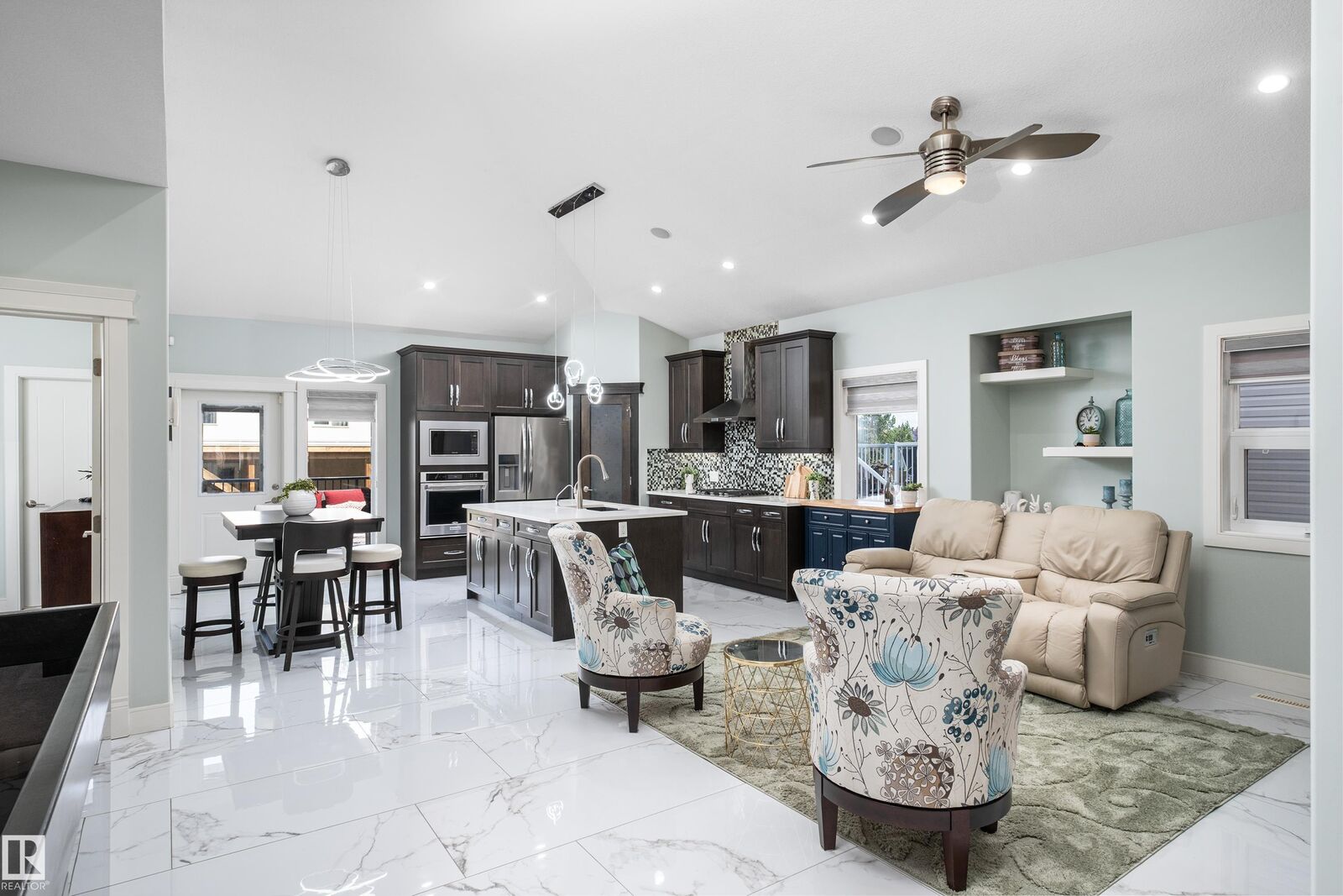 Photo de la propriété:  18 Lakevista Point(E)  AB T4X 0J2 