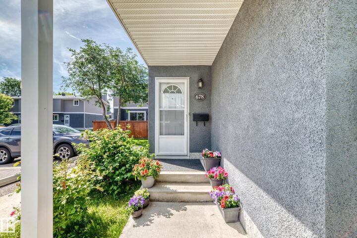 Property Photo:  678 Lakewood Road NW  AB T6K 3Y1 