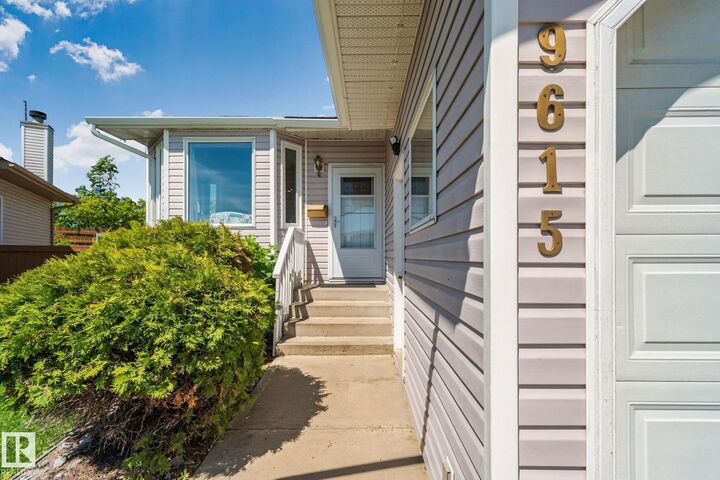 Property Photo:  9615 175 Avenue NW  AB T5Z 2B7 
