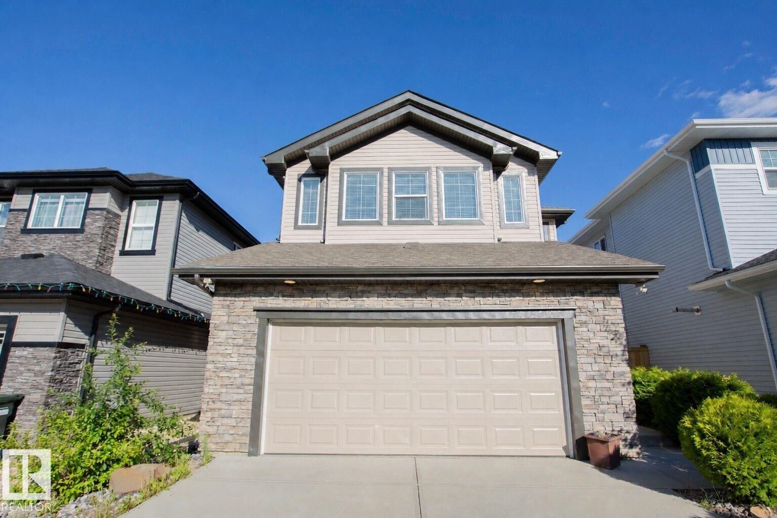 Property Photo: 8 Meadowlink Common AB T7X 0W1