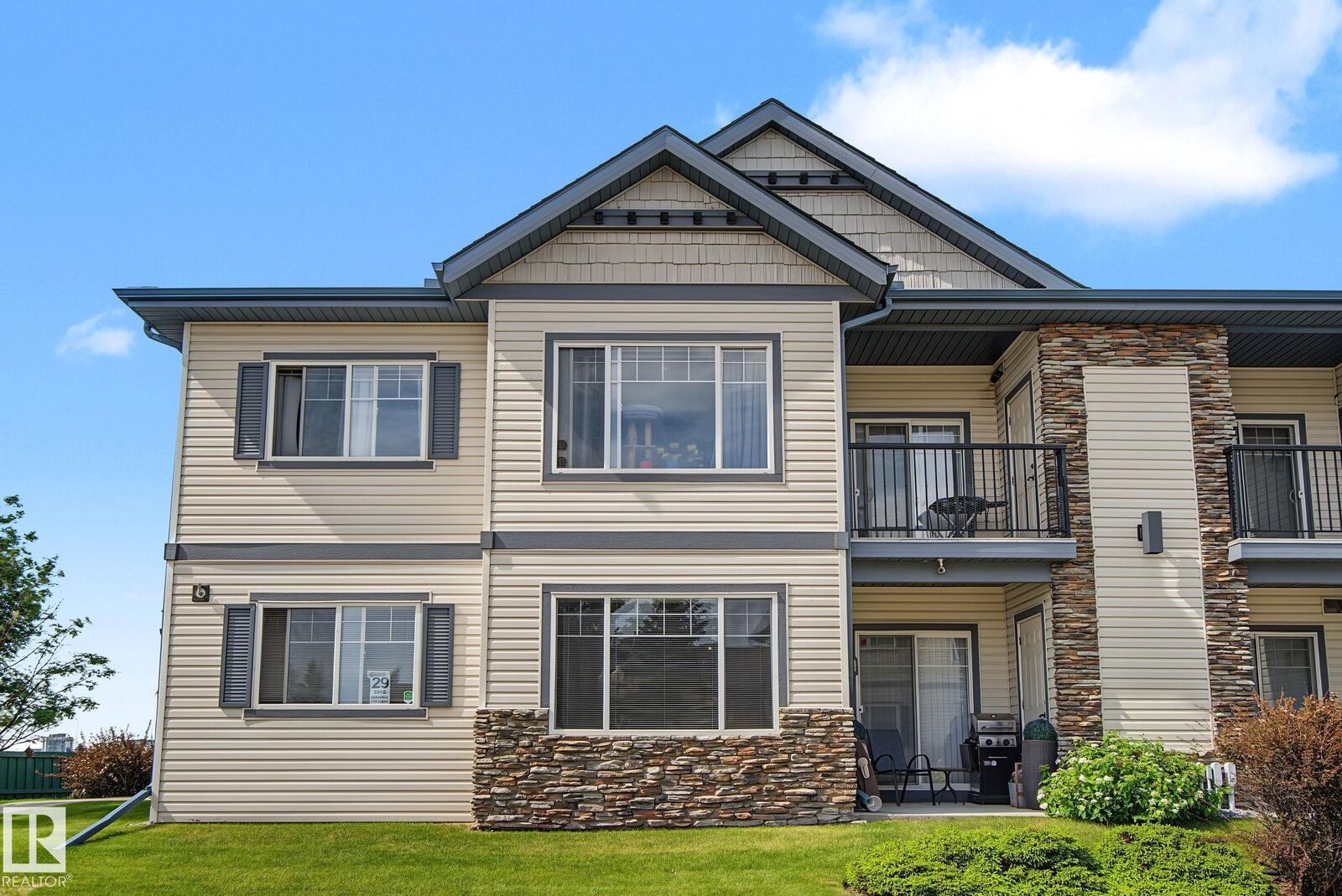 Property Photo:  2565 Hanna Crescent NW 30  AB T6R 0M4 