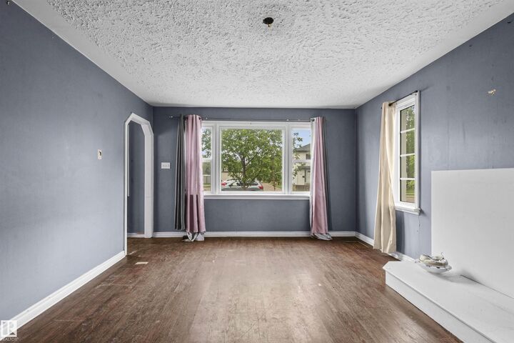 Property Photo: 7520 106 Street NW AB T6E 4W2