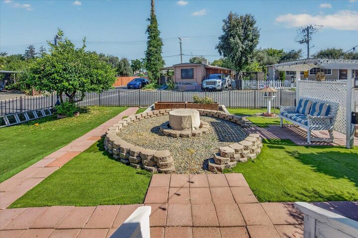 Property Photo:  2373 S Chestnut Ave 67  CA 93725 