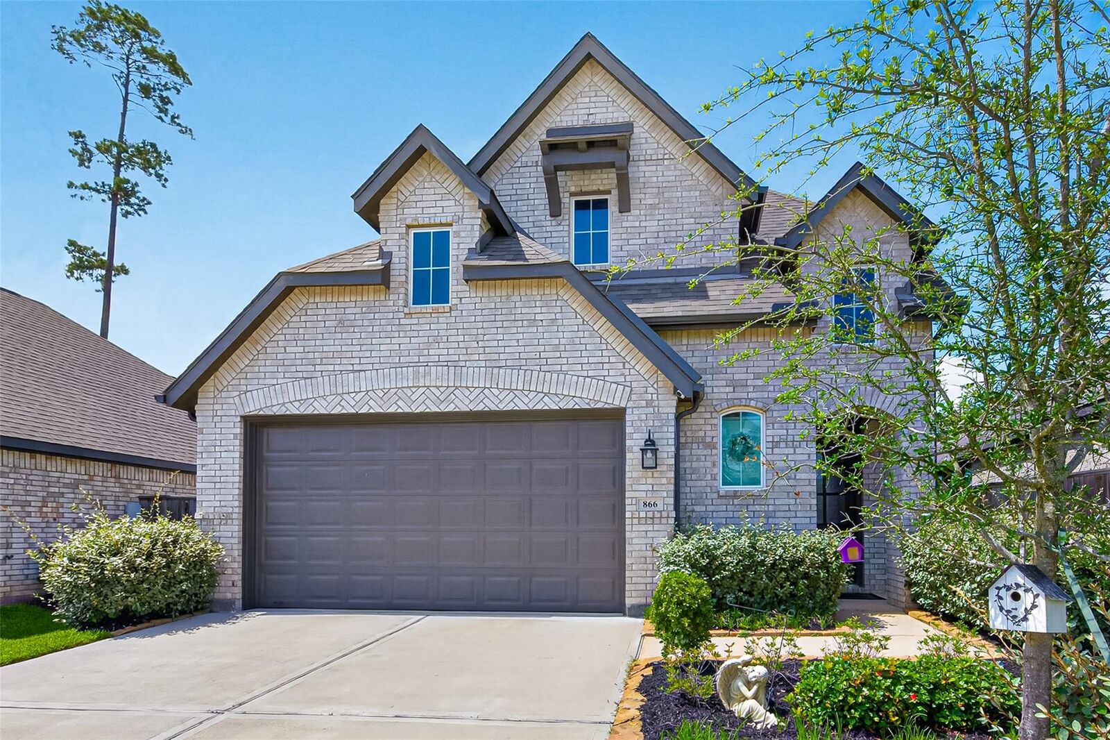 Property Photo:  866 Sendero Trail  TX 77304 