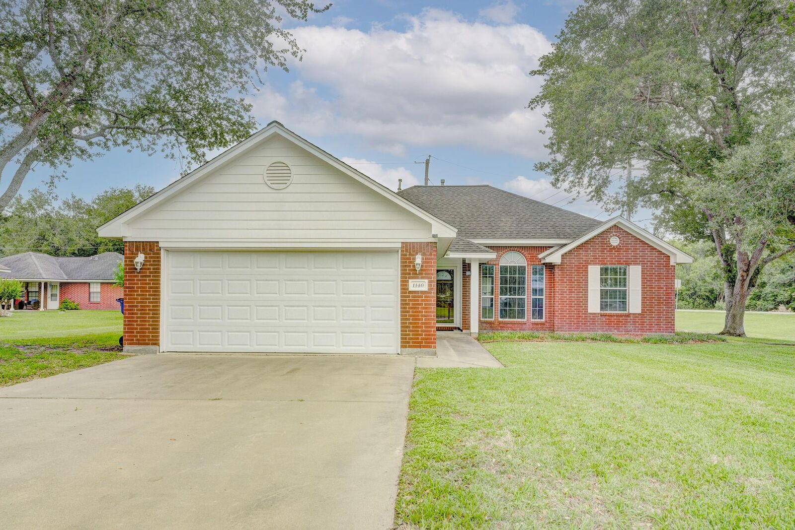 Property Photo: 1140 Thomas Drive TX 77515