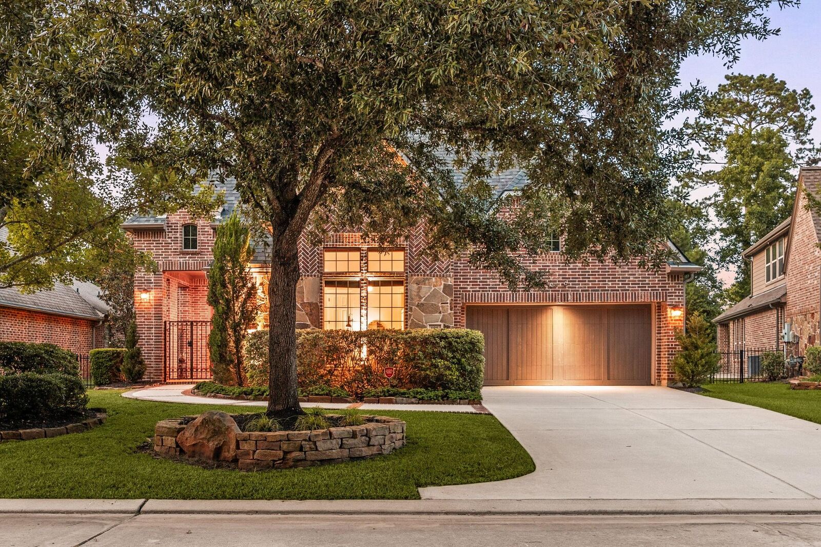 Property Photo:  195 Oarwood Place  TX 77389 