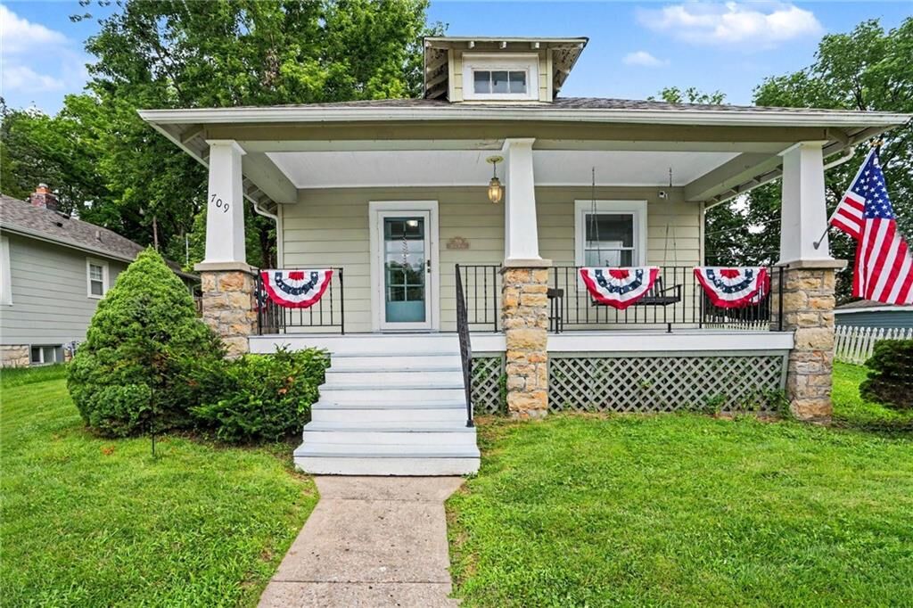 Property Photo:  709 4th Street  MO 64079 