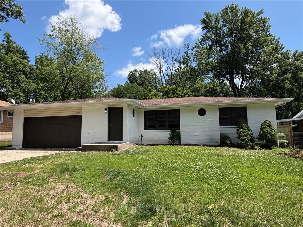 Property Photo:  1233 Old Manor Road  MO 64068 