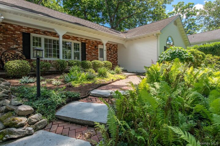 Property Photo:  44 Pleasant Ridge Drive  NY 12603 