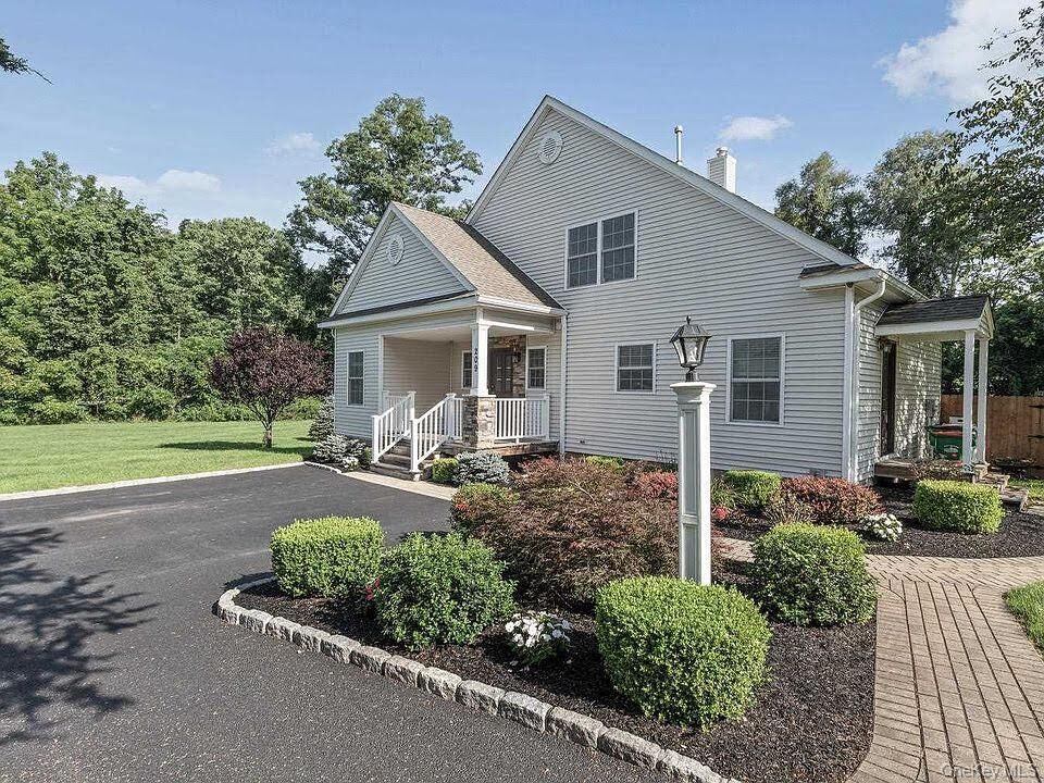 Property Photo:  209 Carol Lane  NY 12524 