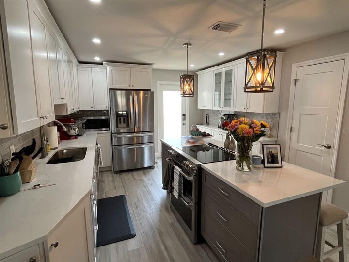 Property Photo: 2369 19th Avenue SW B FL 33774