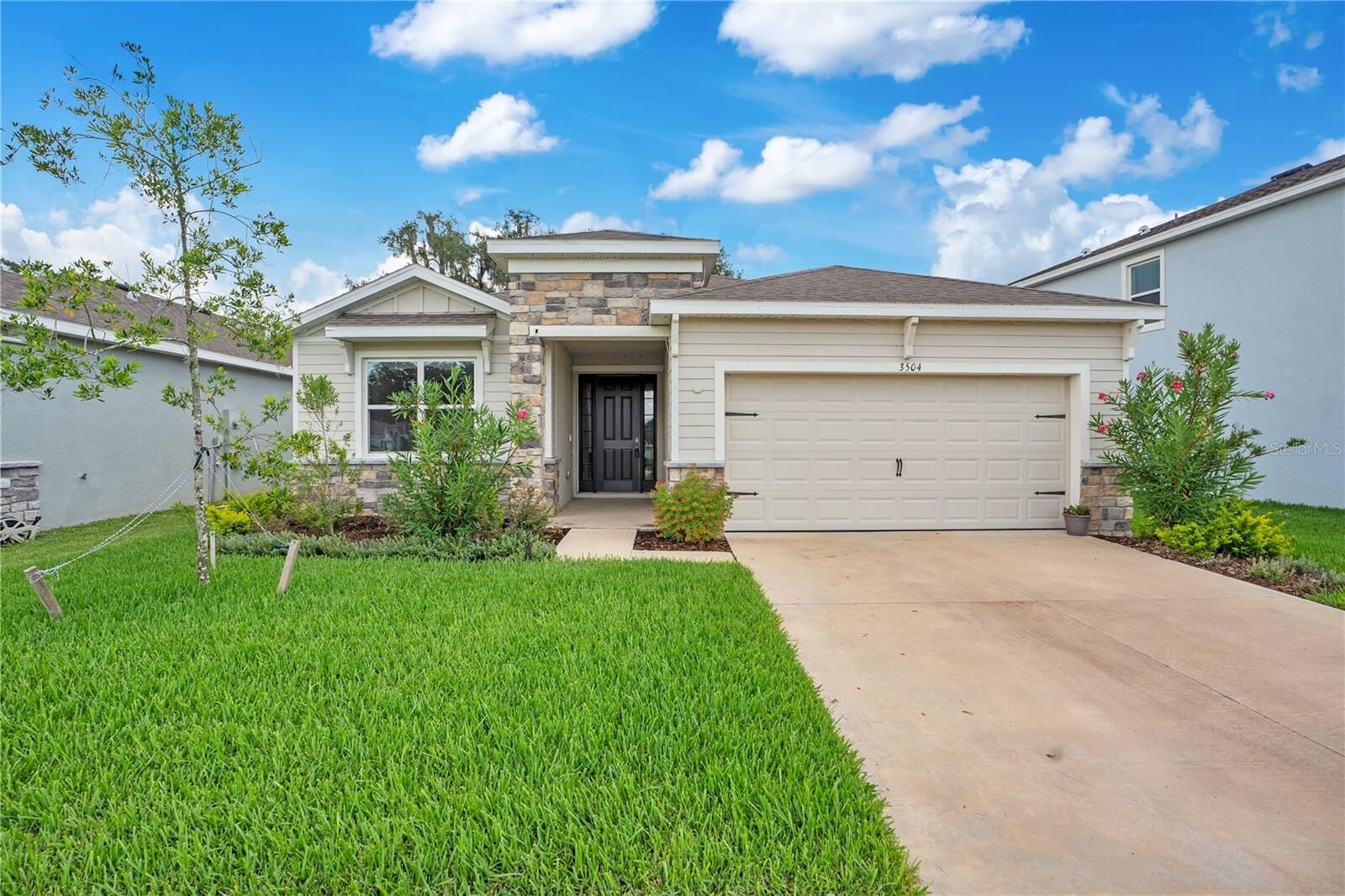 Property Photo:  3504 Crescent Peak Way  FL 33565 