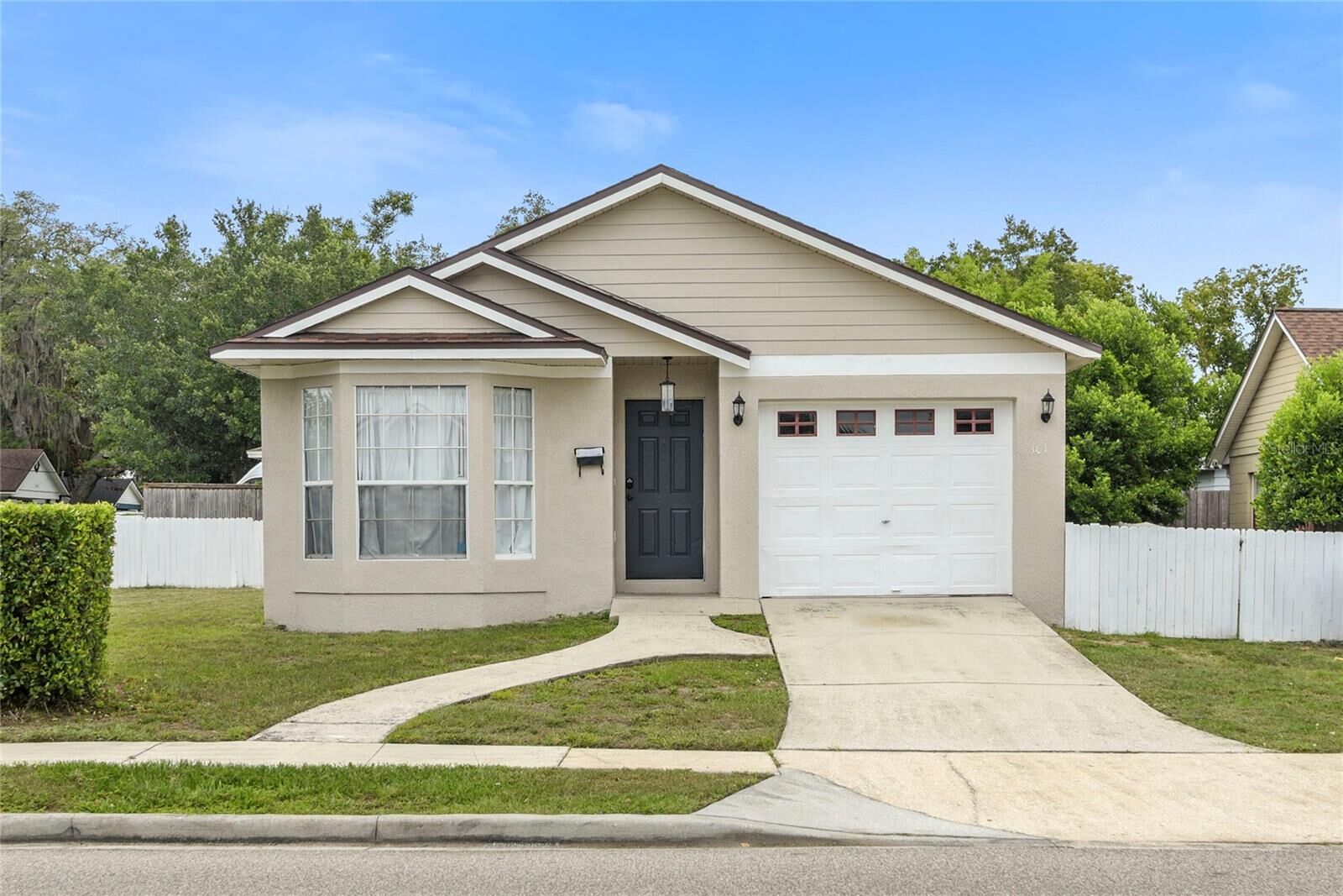 Property Photo:  301 S Capen Ave  FL 32789 