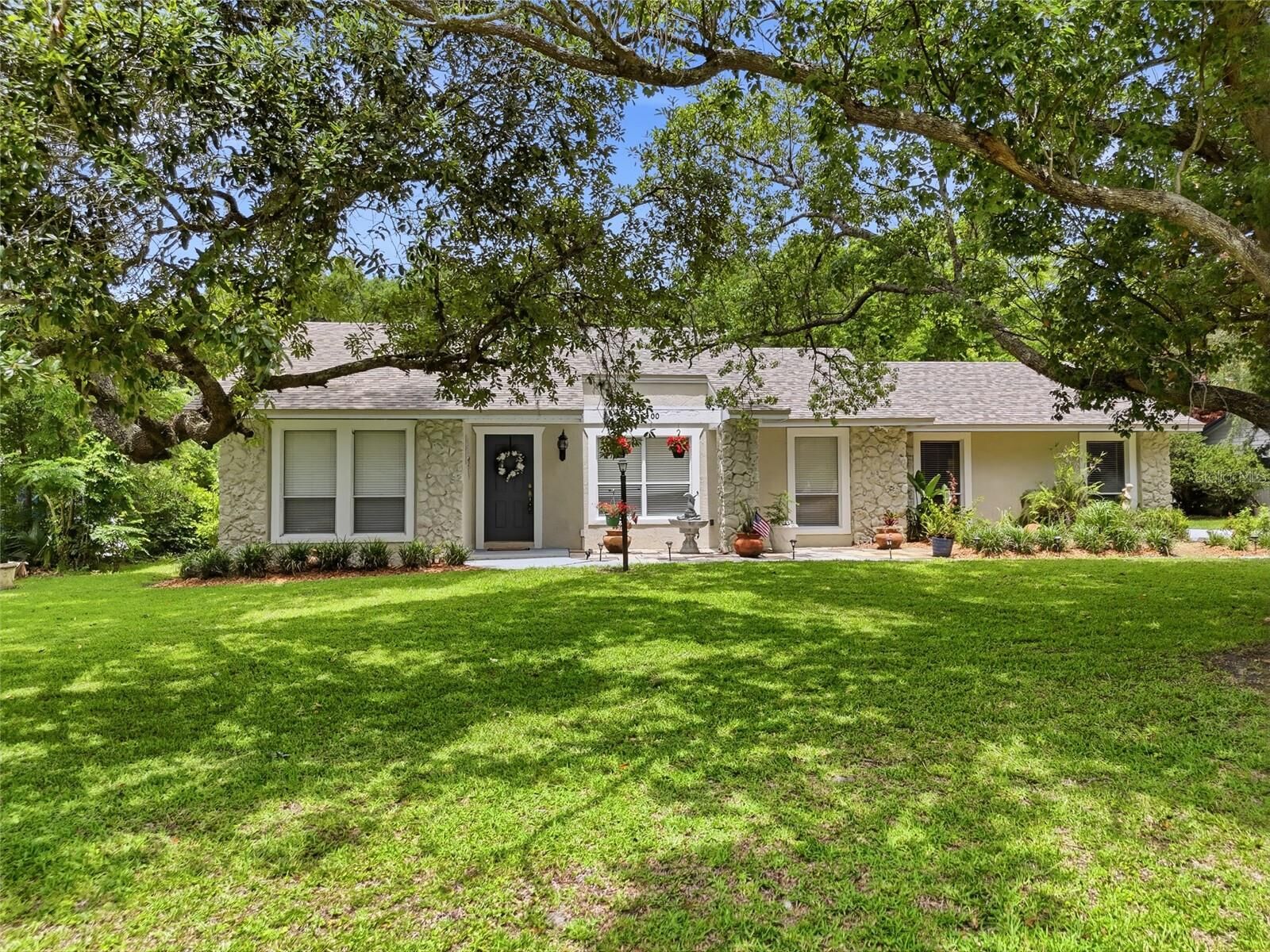 Property Photo: 400 N Pine Meadow Drive FL 32713