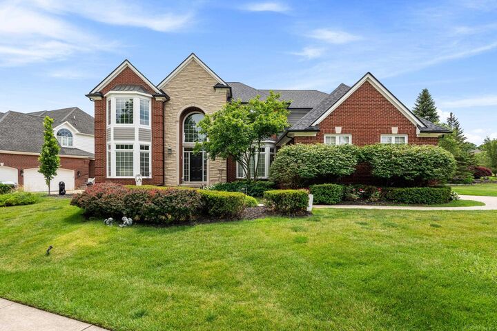 Property Photo:  2250 Hawthorne Drive  MI 48316 