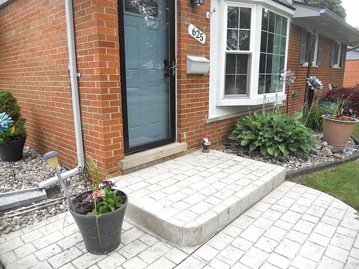 Property Photo:  625 Rewold Drive  MI 48307 