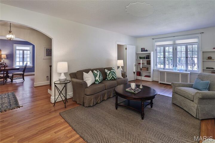 Property Photo:  418 Mission Court  MO 63130 