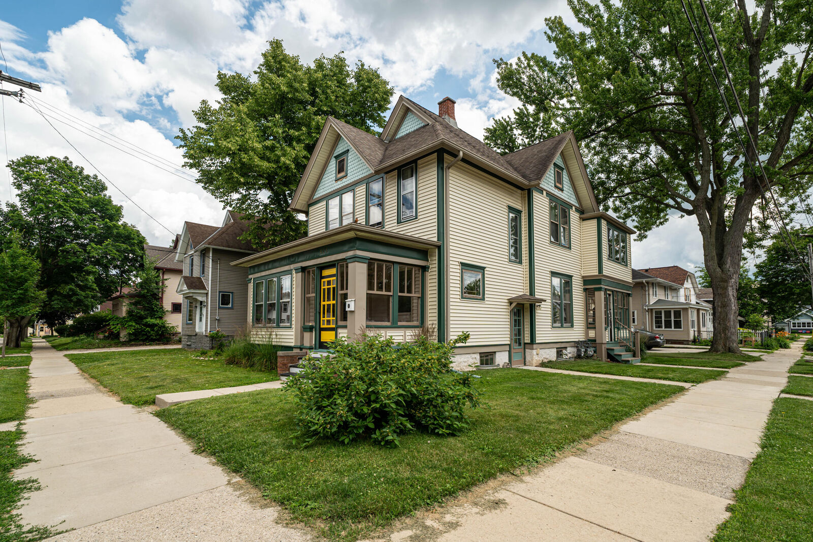 Property Photo:  421 Central Ave  WI 53186 