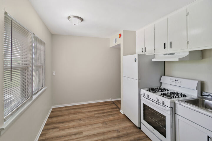 Property Photo:  1021 Tollview Avenue 5  IL 60505 
