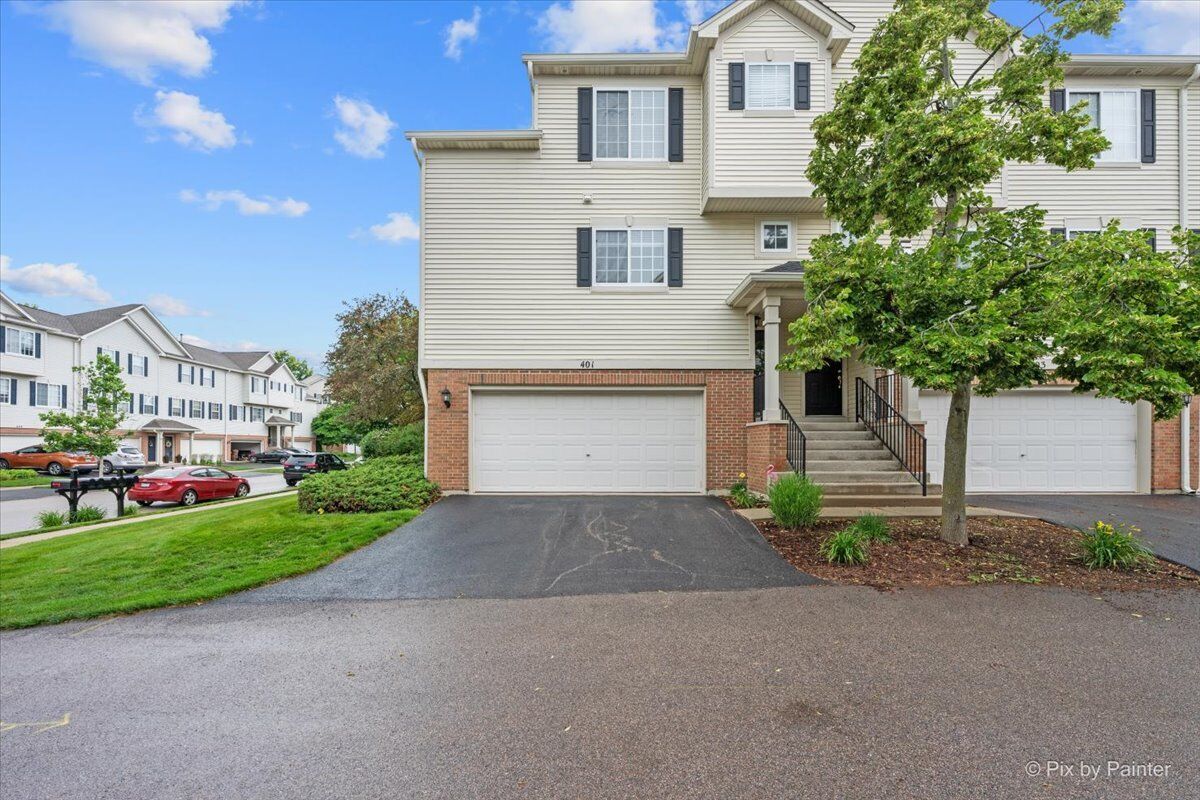 Property Photo:  401 Evergreen Circle  IL 60136 