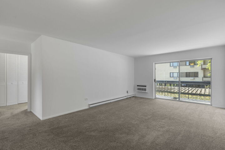 Property Photo:  1321 W Birchwood Avenue 206  IL 60626 